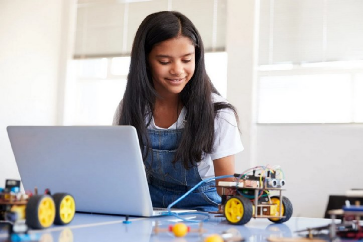 hoc-robotics-khoi-day-tu-duy-lap-trinh-cho-tre-1