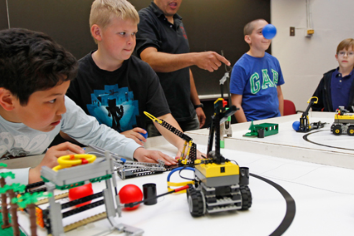 hoc-robotics-khoi-day-tu-duy-lap-trinh-cho-tre